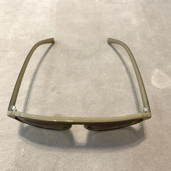 Sunglasses/Olive Green in color - Picture 3 of 4